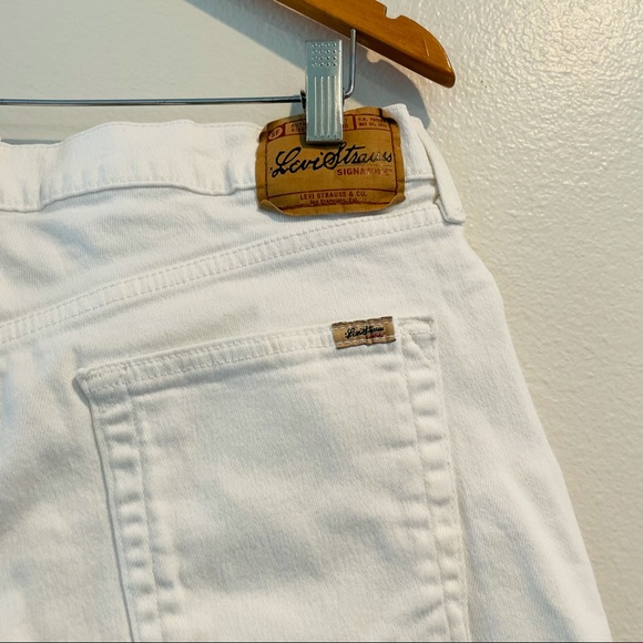 Levi’s Vintage Y2K White Jean Shorts - Picture 4 of 4